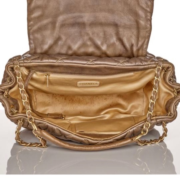 Auth Chanel Diamond Quilt Lambskin Leather Bag - Picture 7 of 9